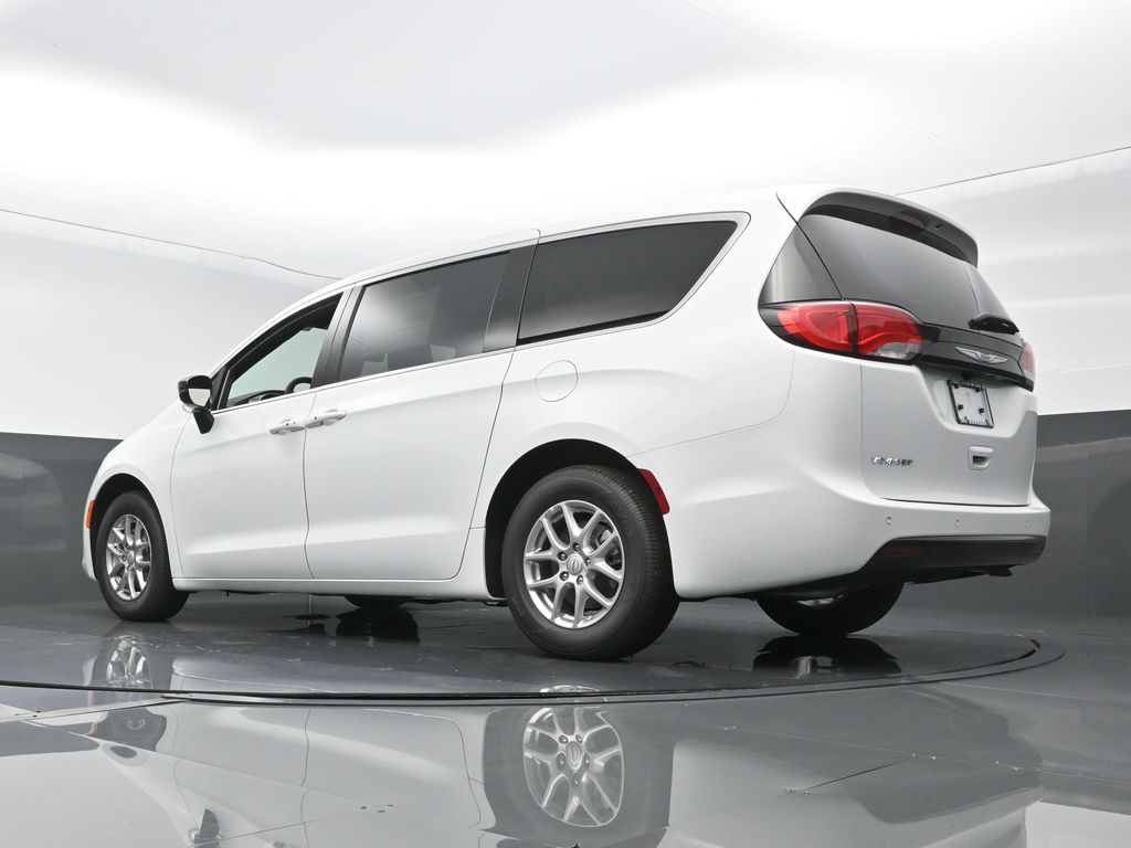 2026 Chrysler Voyager LX - Photo 29