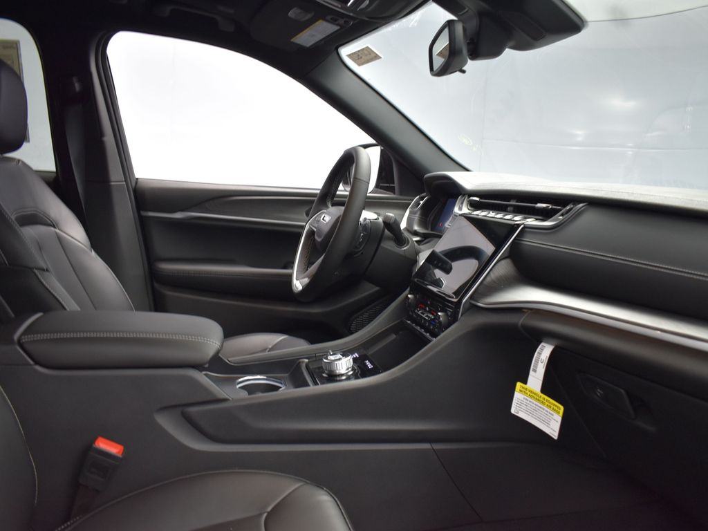 2024 Jeep Grand Cherokee Limited photo 4