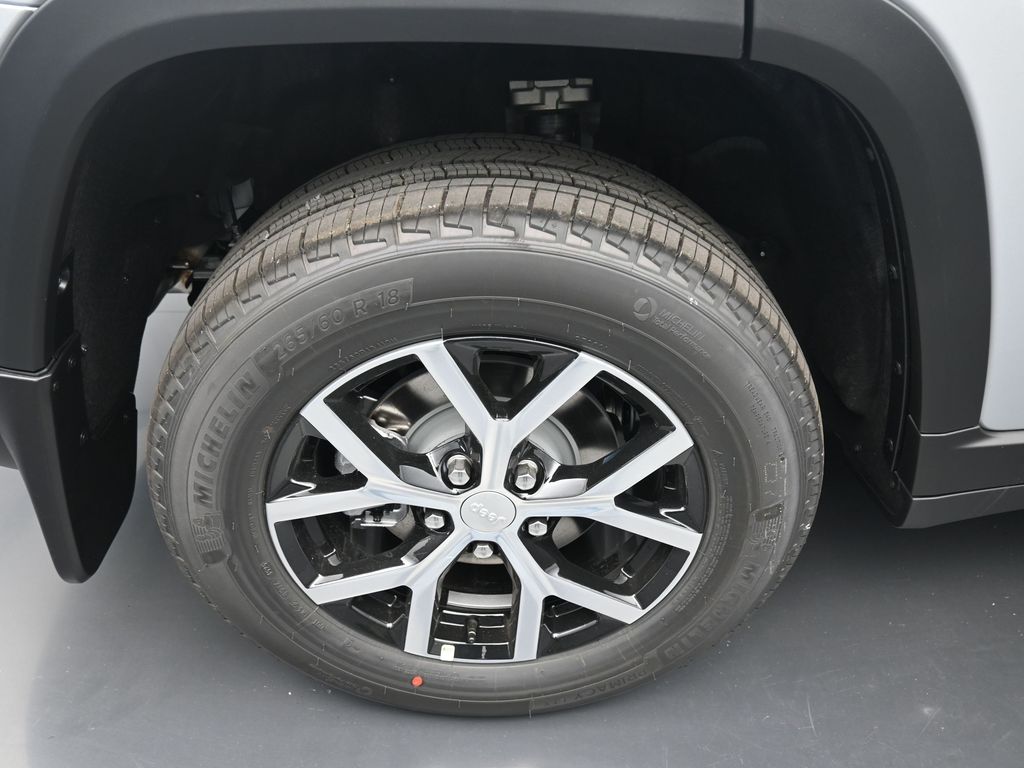 2025 Jeep Grand Cherokee Limited photo 2