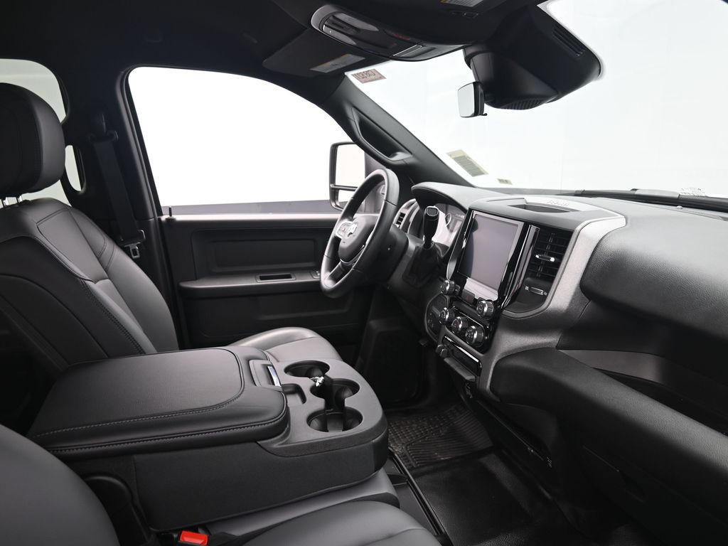 2026 Ram 2500 Tradesman photo 4