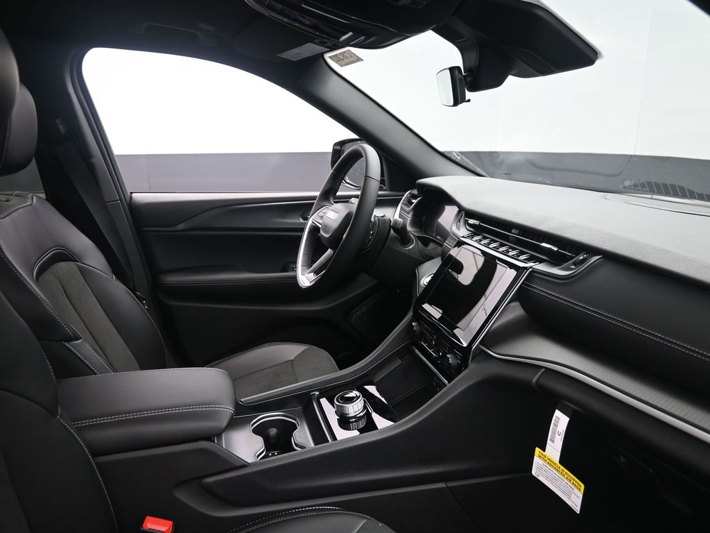 2025 Jeep Grand Cherokee Altitude X photo 3