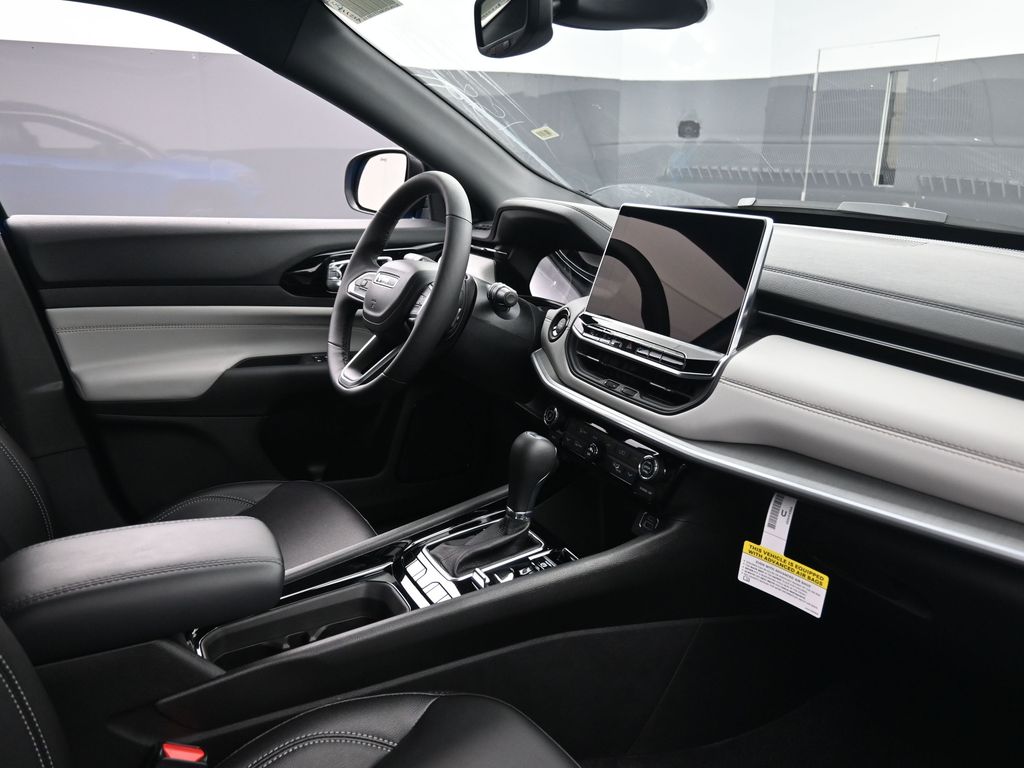 2026 Jeep Compass Limited Altitude photo 4