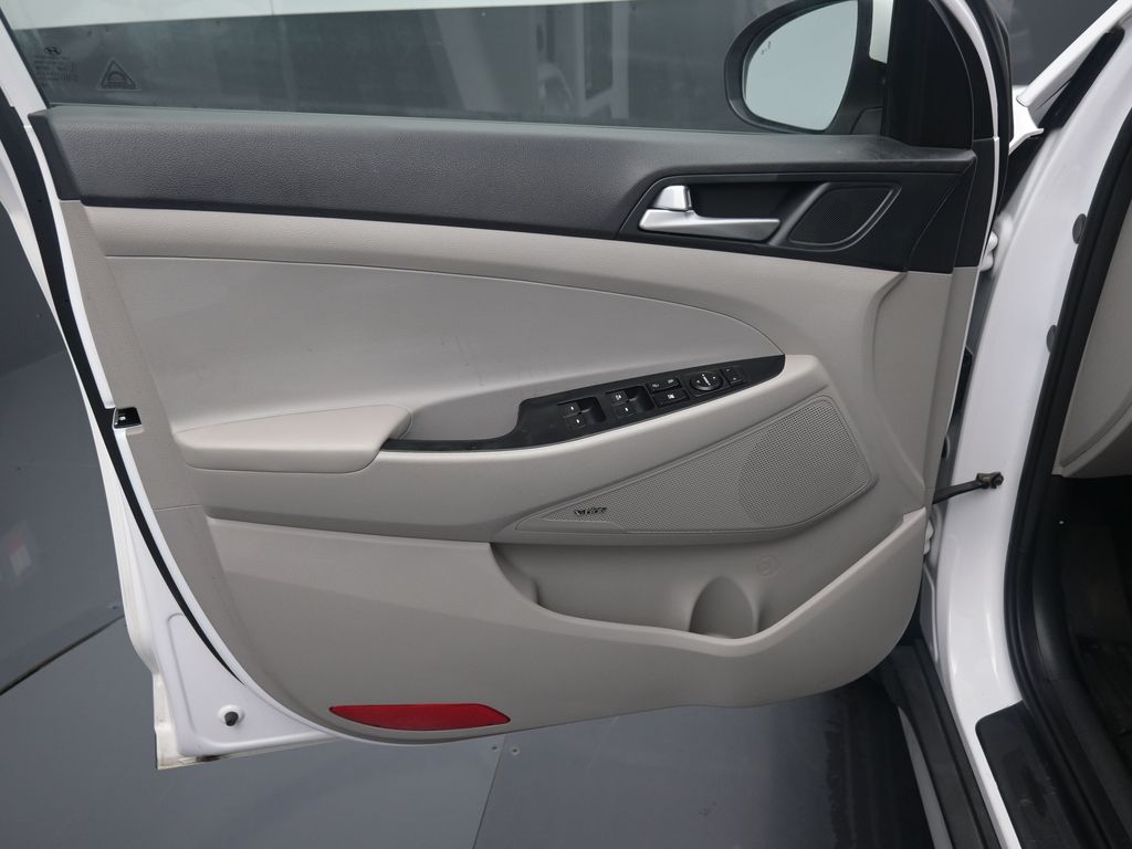 2020 Hyundai Tucson Sport photo 2