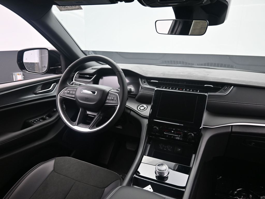 2025 Jeep Grand Cherokee Altitude X photo 3
