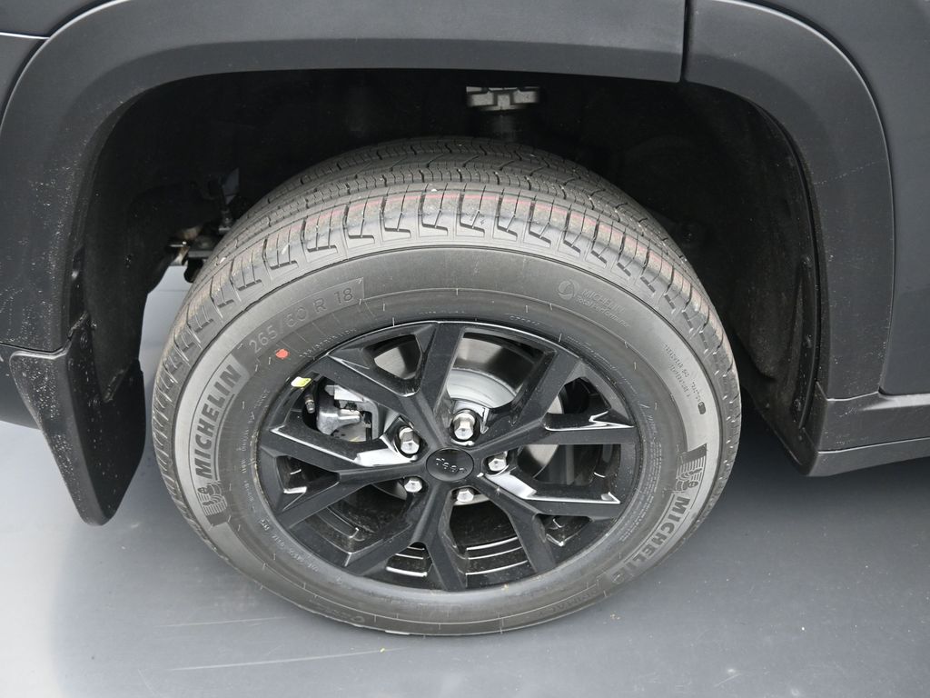 2025 Jeep Grand Cherokee Altitude photo 2