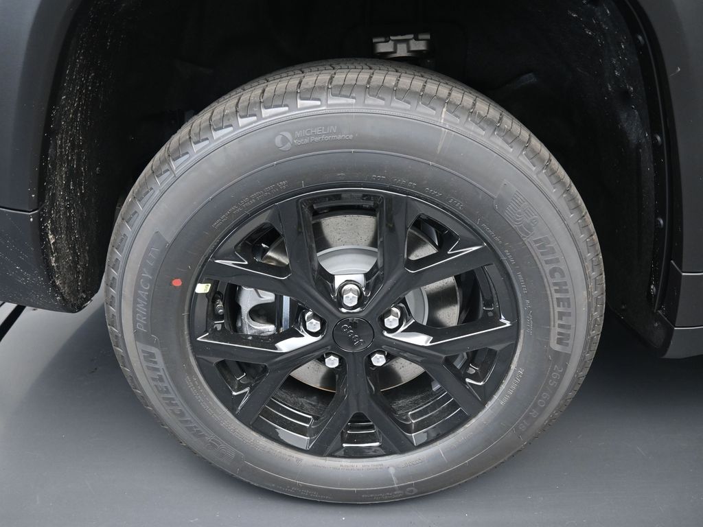 2025 Jeep Grand Cherokee Altitude X photo 2