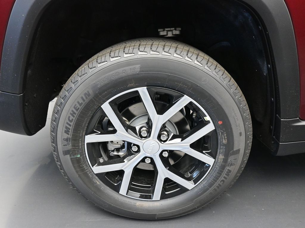 2025 Jeep Grand Cherokee Limited photo 2