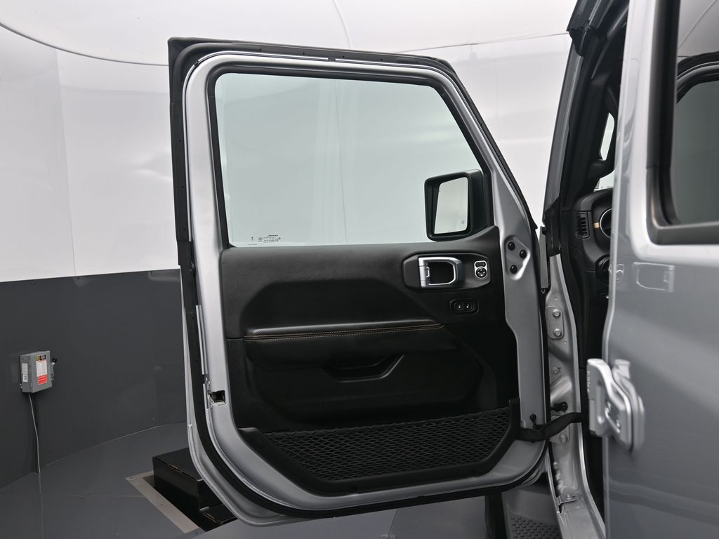 2024 Jeep Wrangler 4xe Sahara photo 3