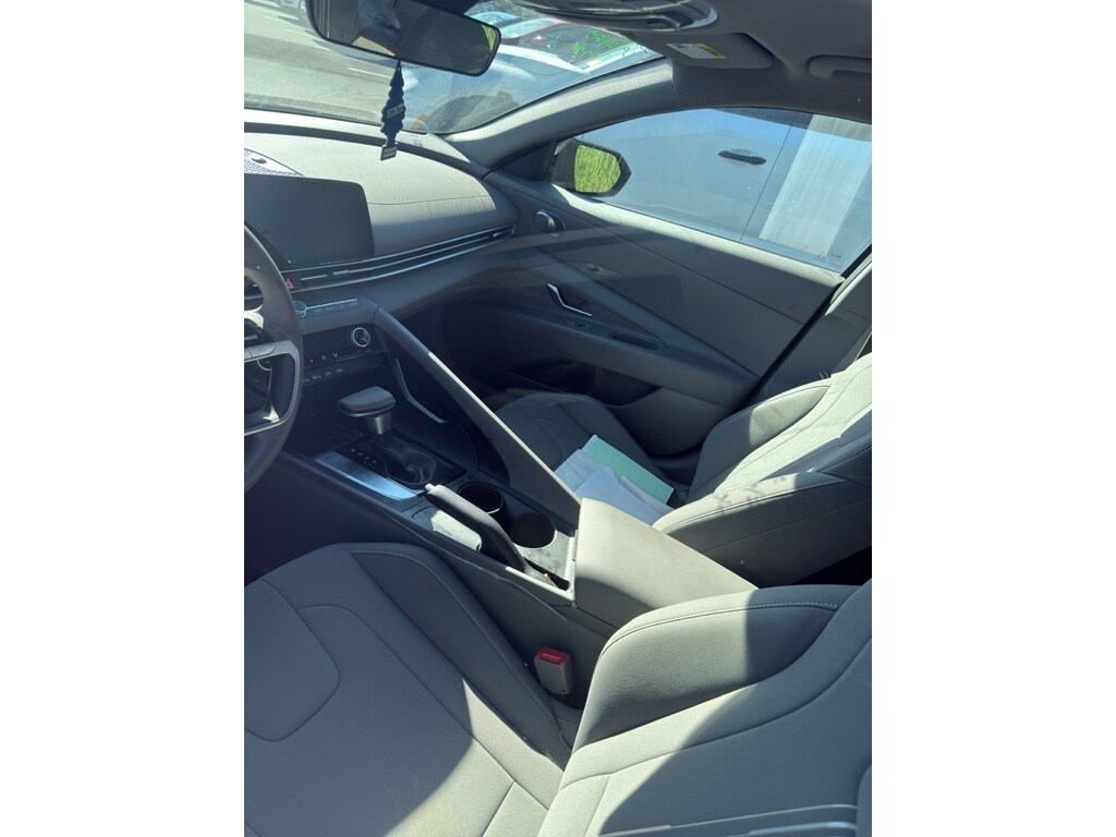 2024 Hyundai Elantra SEL photo 4