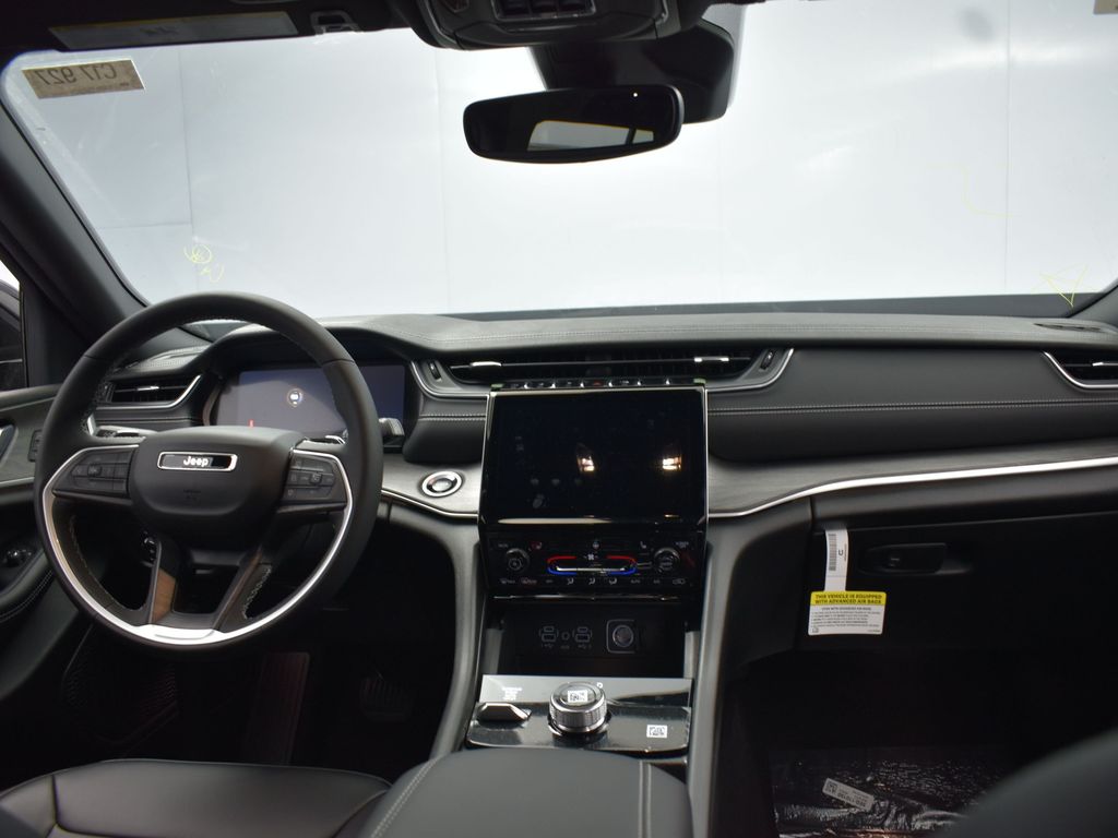 2024 Jeep Grand Cherokee Limited photo 3