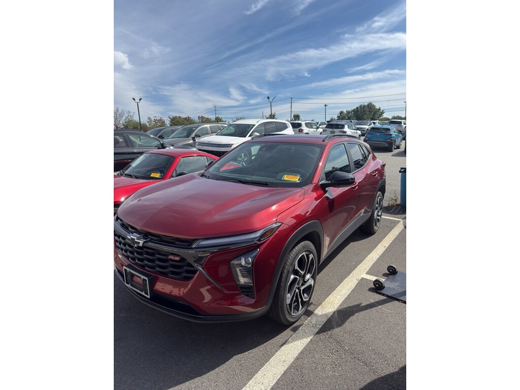 2024 Chevrolet Trax photo 2