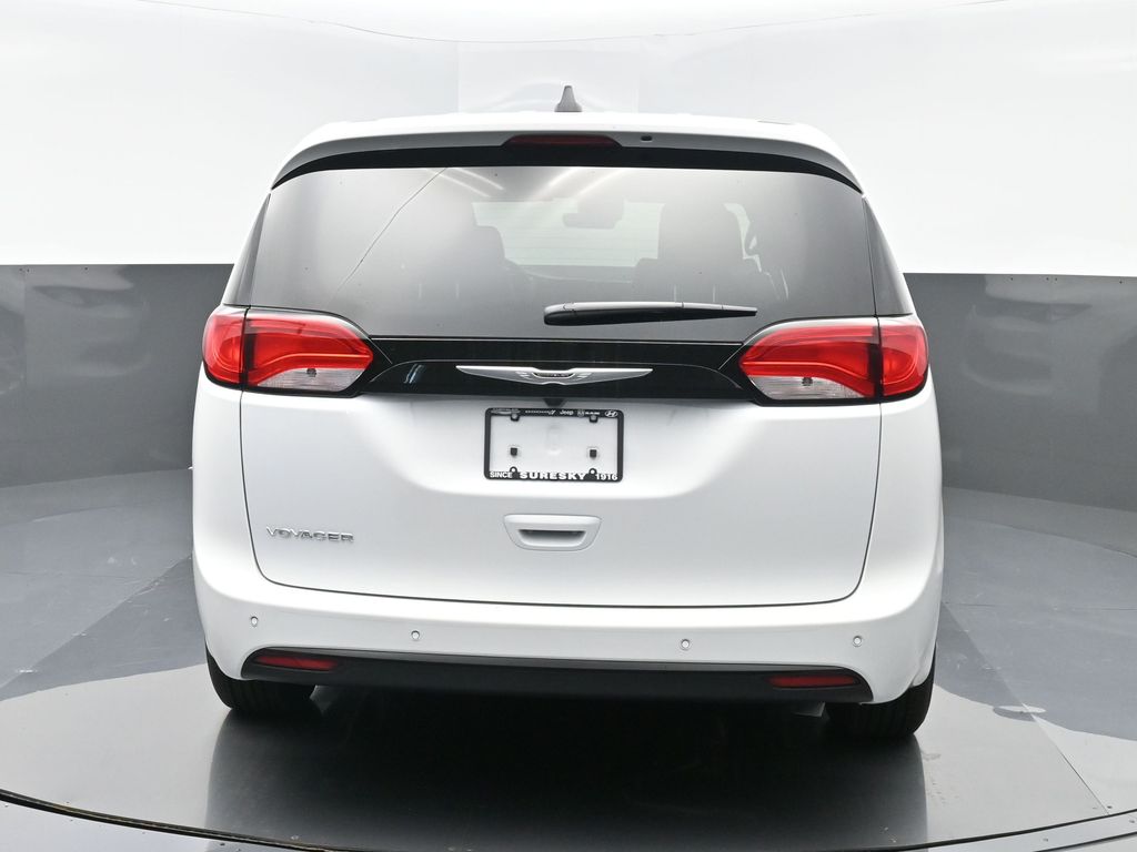 2026 Chrysler Voyager LX - Photo 17