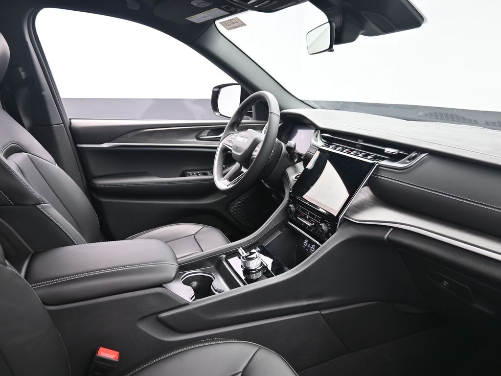 New 2025 Jeep Grand Cherokee L Limited Sport Utility