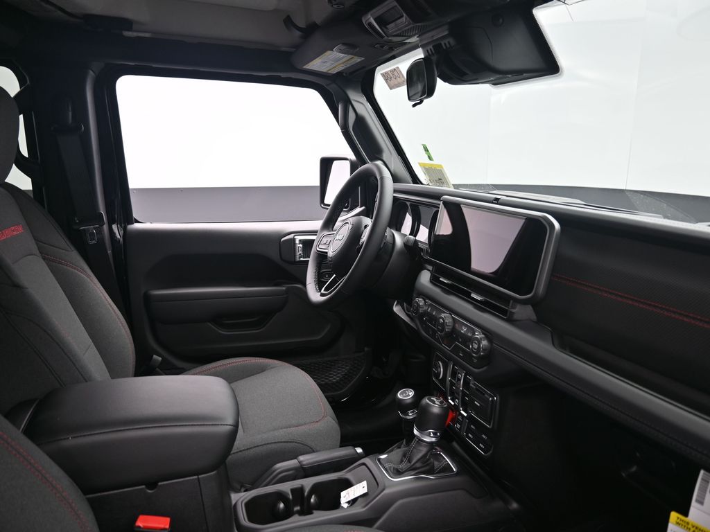 2025 Jeep Wrangler Rubicon photo 3