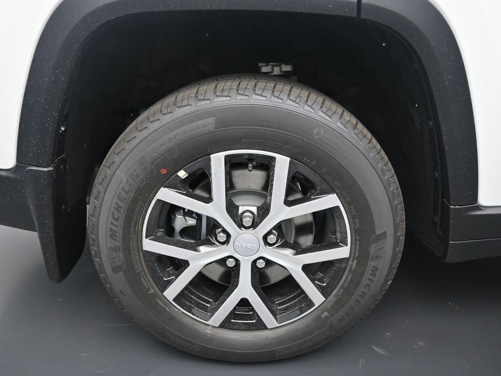 2025 Jeep Grand Cherokee Limited photo 2