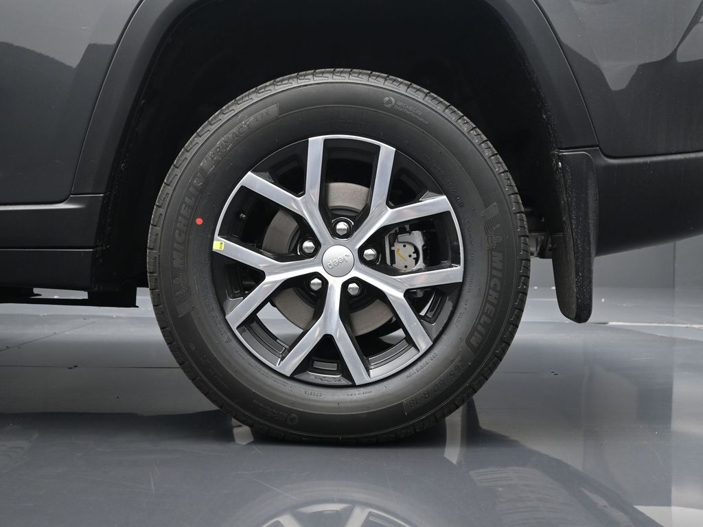 2025 Jeep Grand Cherokee Limited photo 2