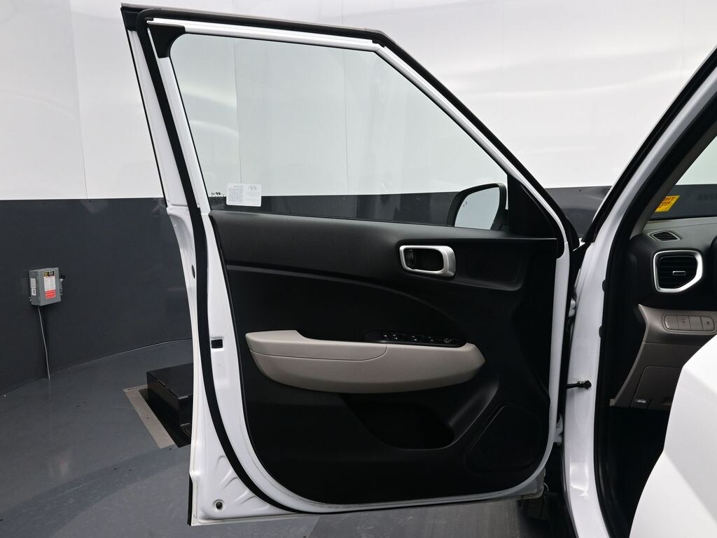 Used 2024 Hyundai Venue SEL SUV