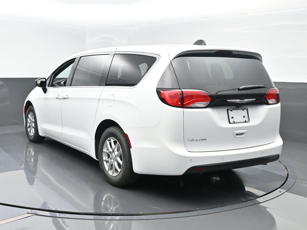 2026 Chrysler Voyager LX - Photo 18