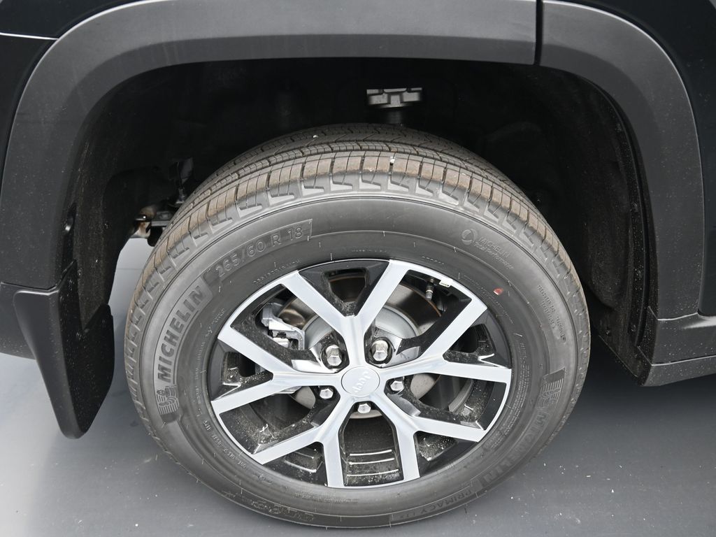 2025 Jeep Grand Cherokee Limited photo 2