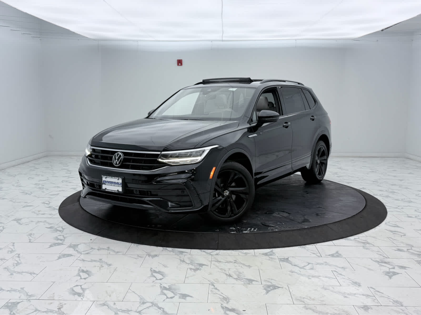 2023 Volkswagen Tiguan 2.0T SE R-Line Black 4Motion's photo