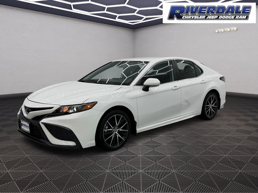Used 2024 Toyota Camry SE Auto (GS)