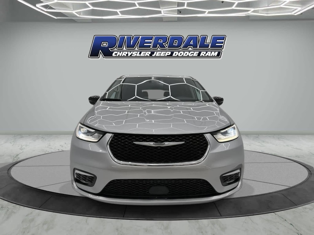 Used 2024 Chrysler Pacifica Touring L FWD