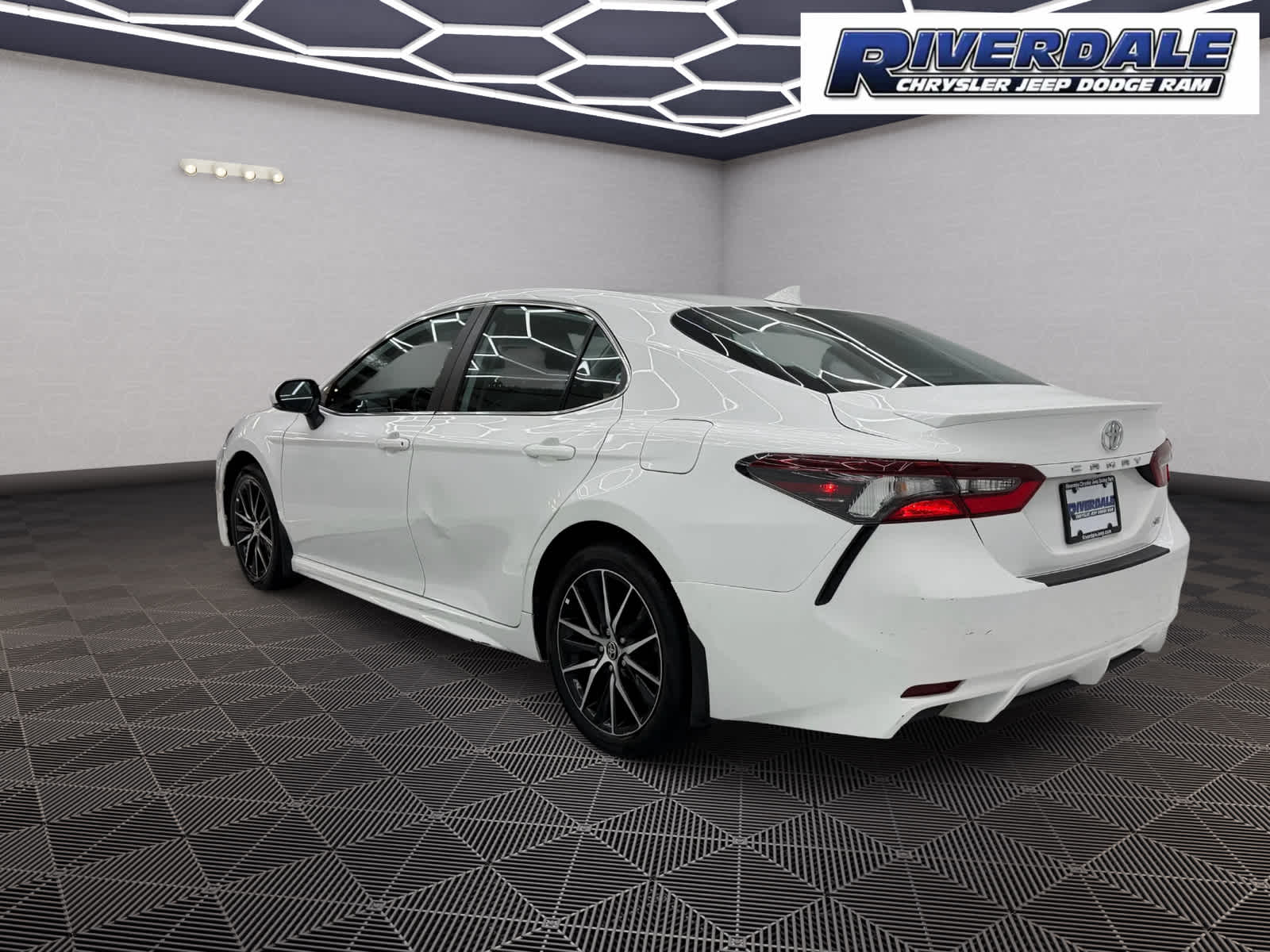 2024 Toyota Camry SE photo 4