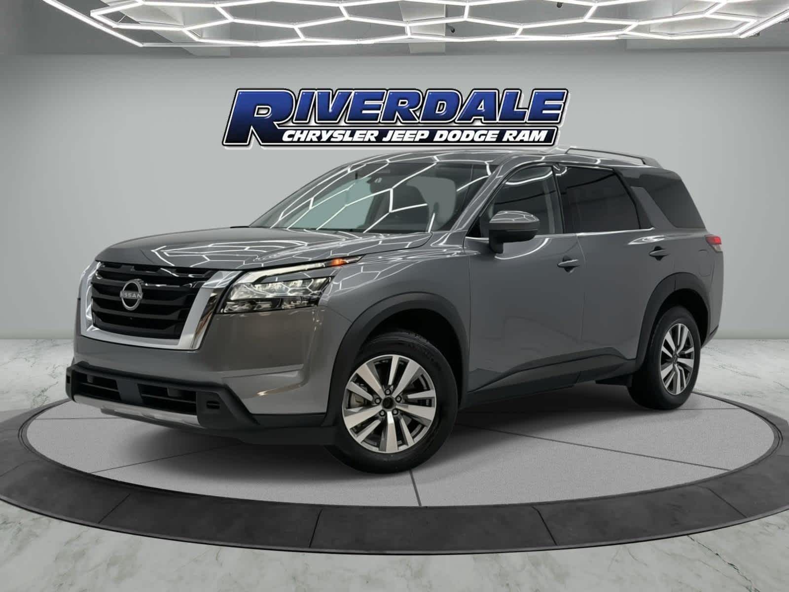 2025 Nissan Pathfinder SL's photo