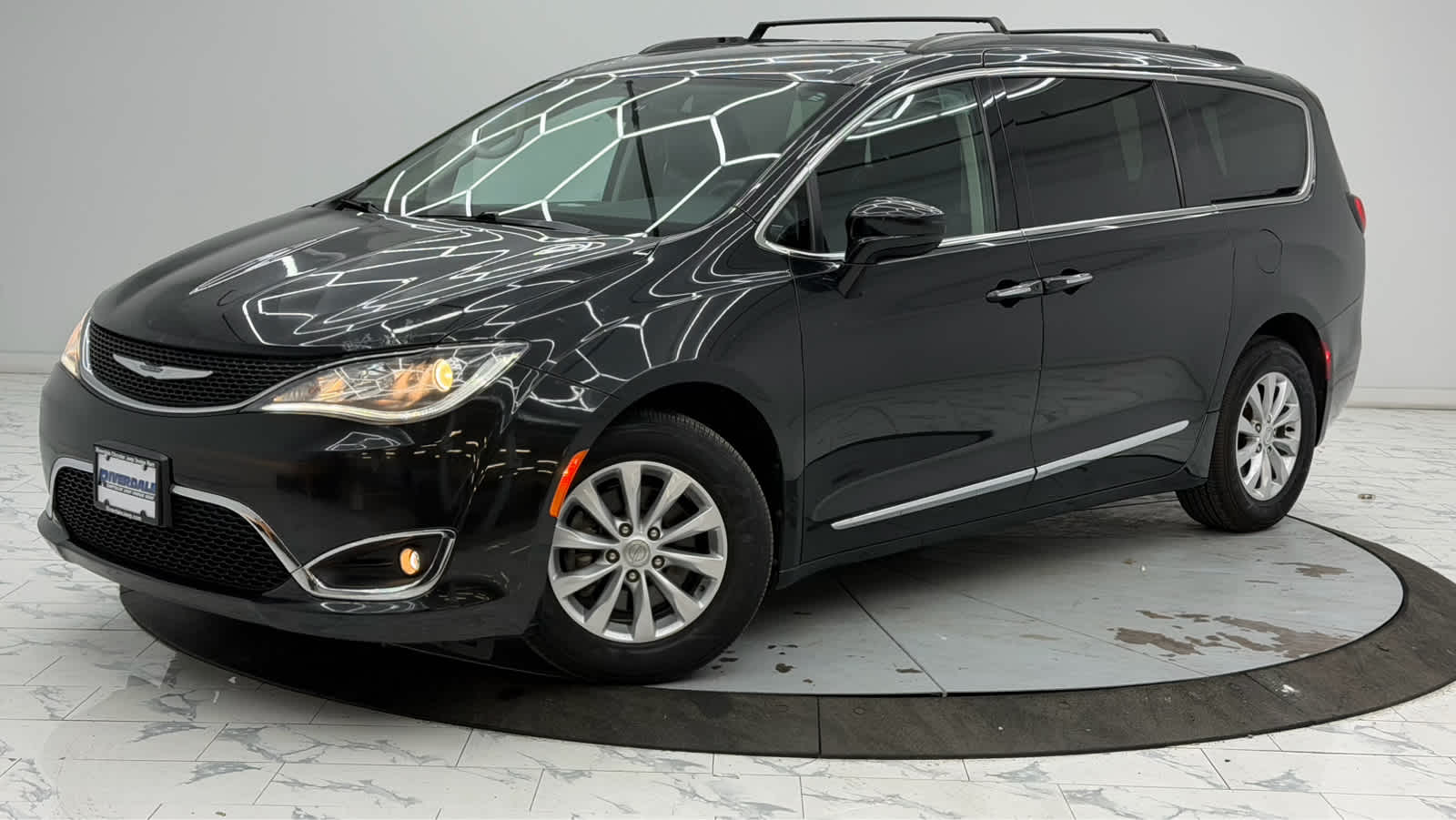 2017 Chrysler Pacifica Touring-L's photo