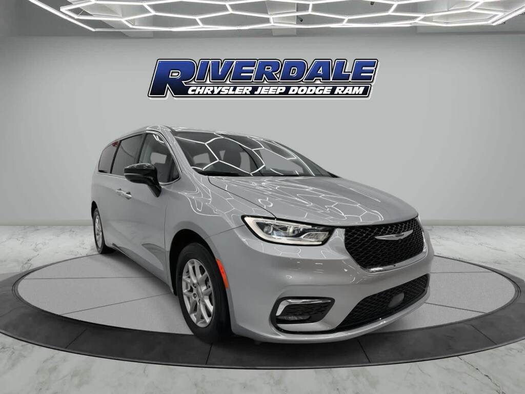 Used 2024 Chrysler Pacifica Touring L FWD