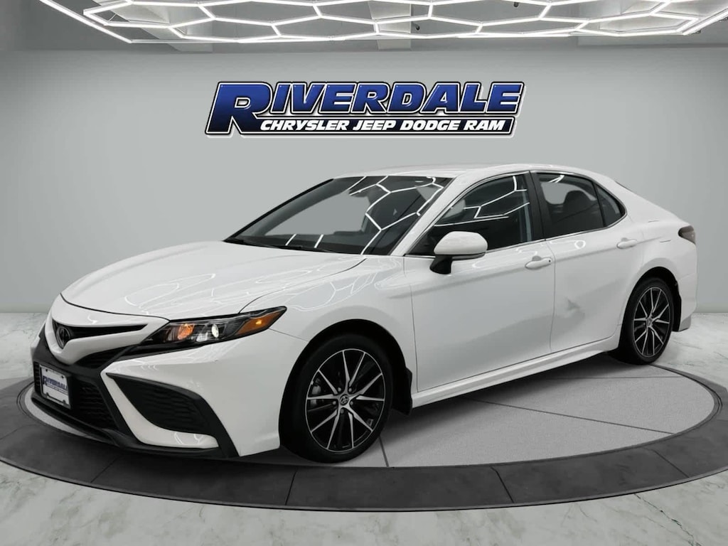 Used 2024 Toyota Camry SE Auto (GS)