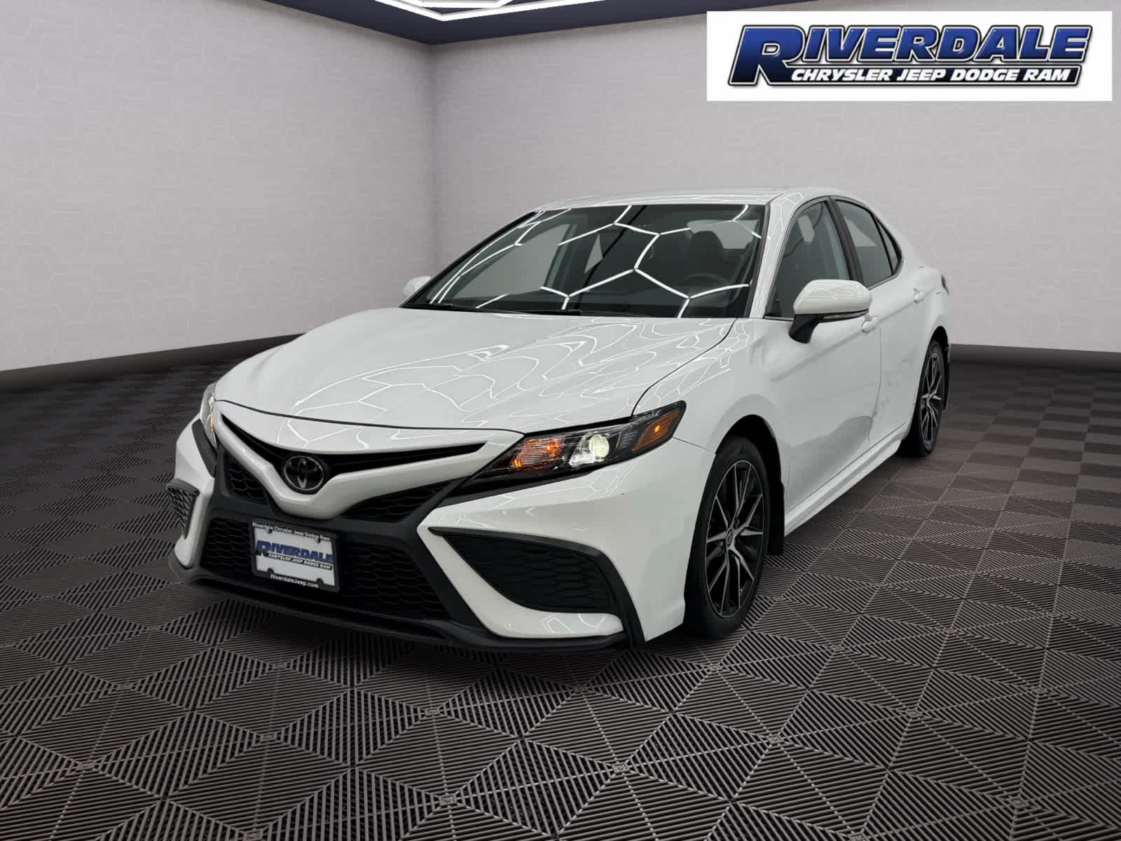 2024 Toyota Camry SE photo 2