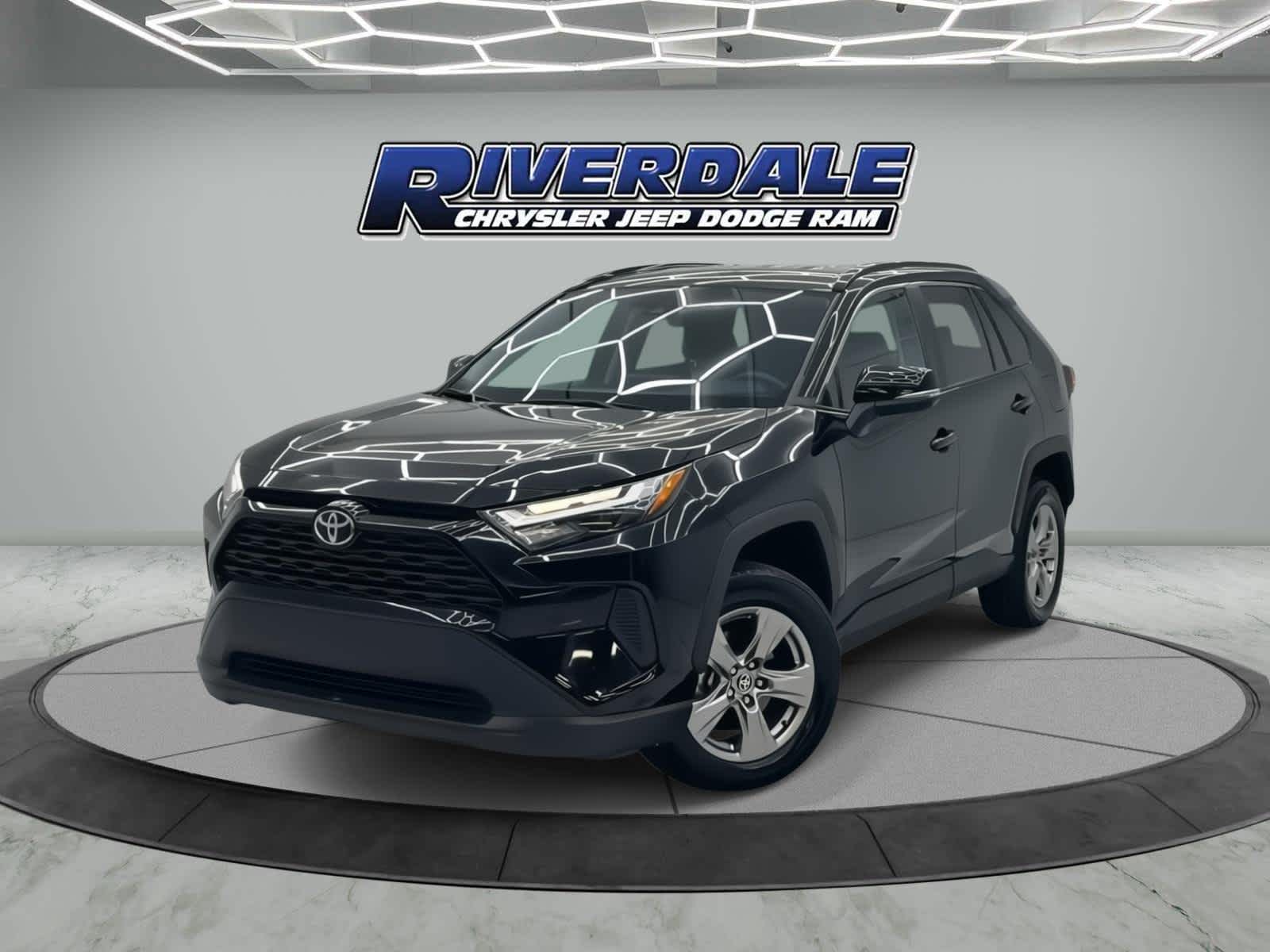 2024 Toyota RAV4 XLE's photo