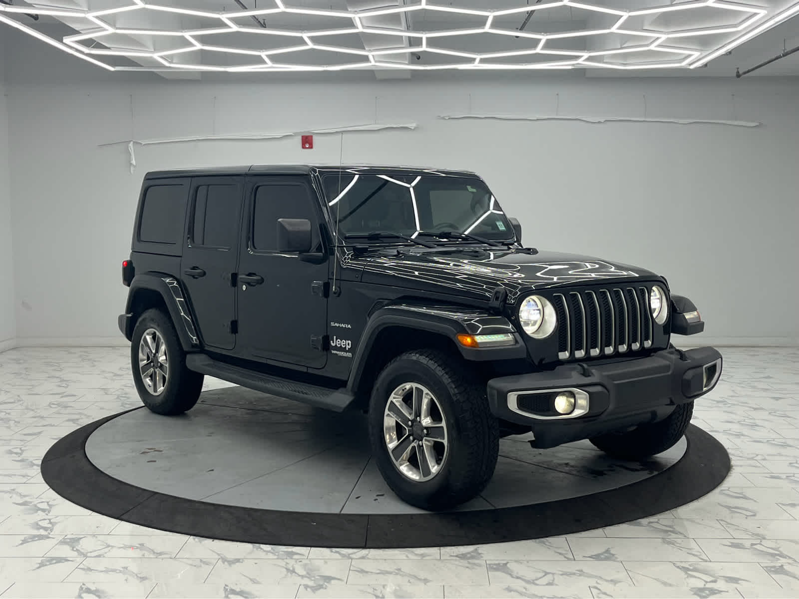 2018 Jeep Wrangler Unlimited Sahara photo 2