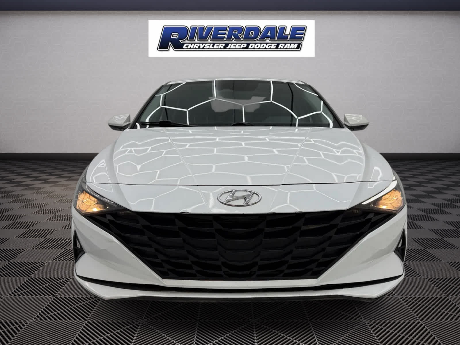 2022 Hyundai Elantra SEL photo 2