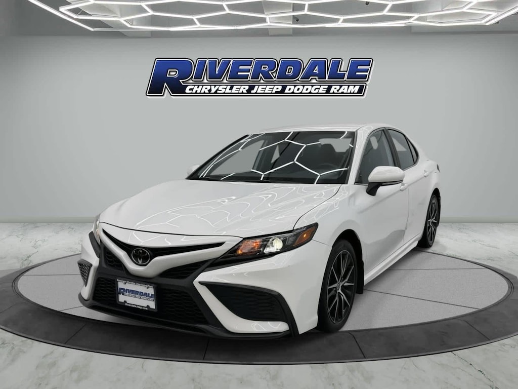 Used 2024 Toyota Camry SE Auto (GS)