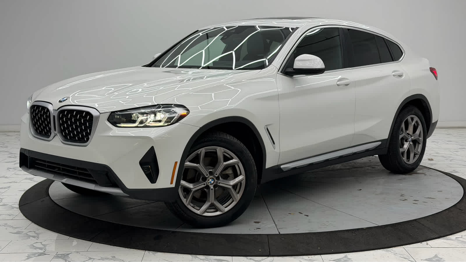 2022 BMW X4 30i's photo
