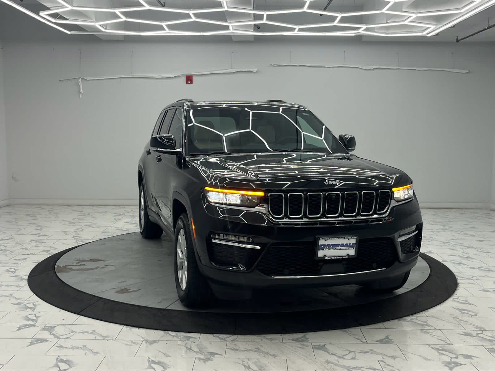 2023 Jeep Grand Cherokee Limited photo 2