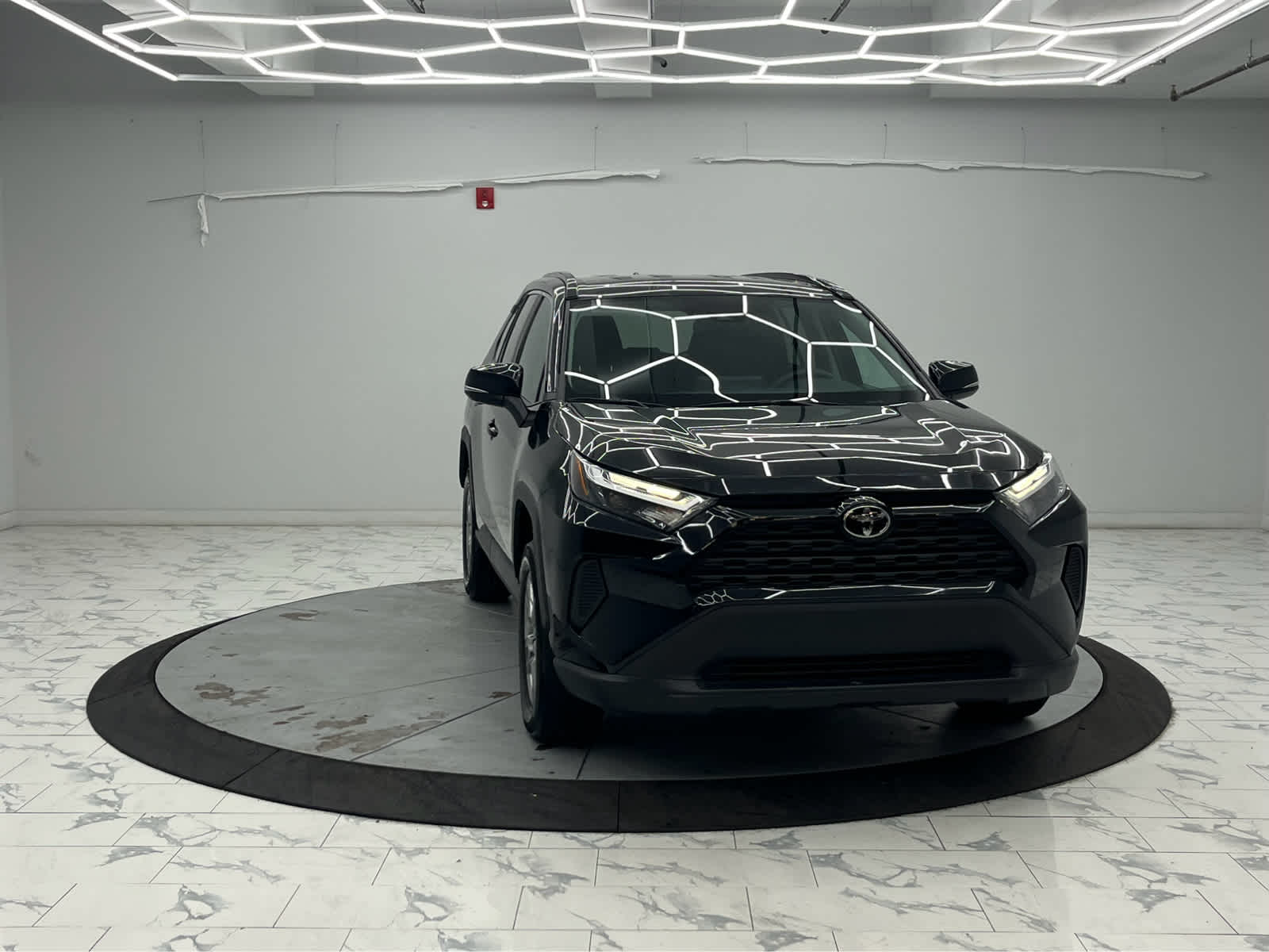 2024 Toyota RAV4 XLE SE photo 3