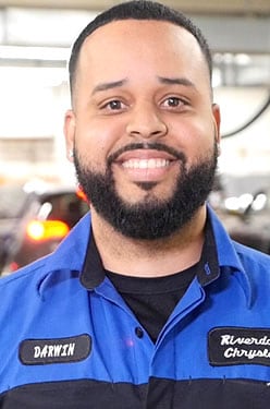 Staff member Darwin Gonzalez from ID_b0018c079ace