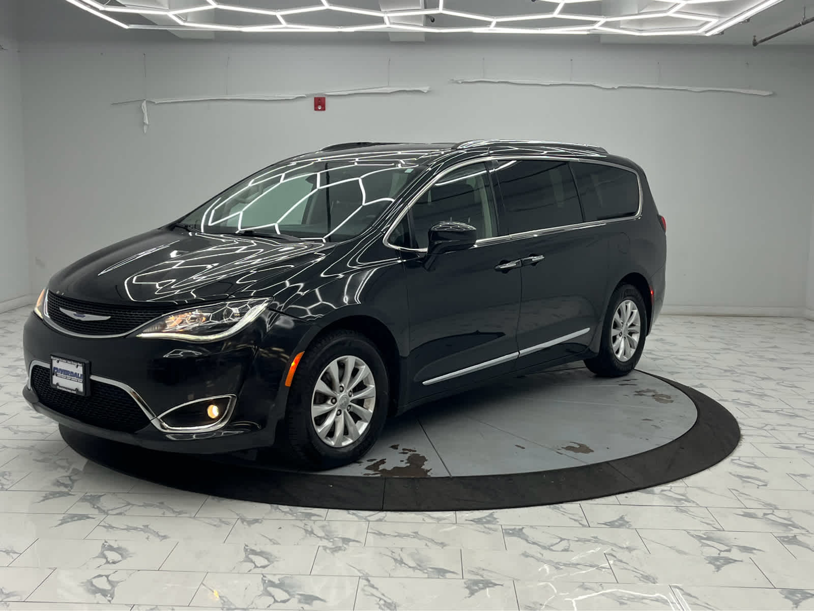 2019 Chrysler Pacifica Touring L photo 2
