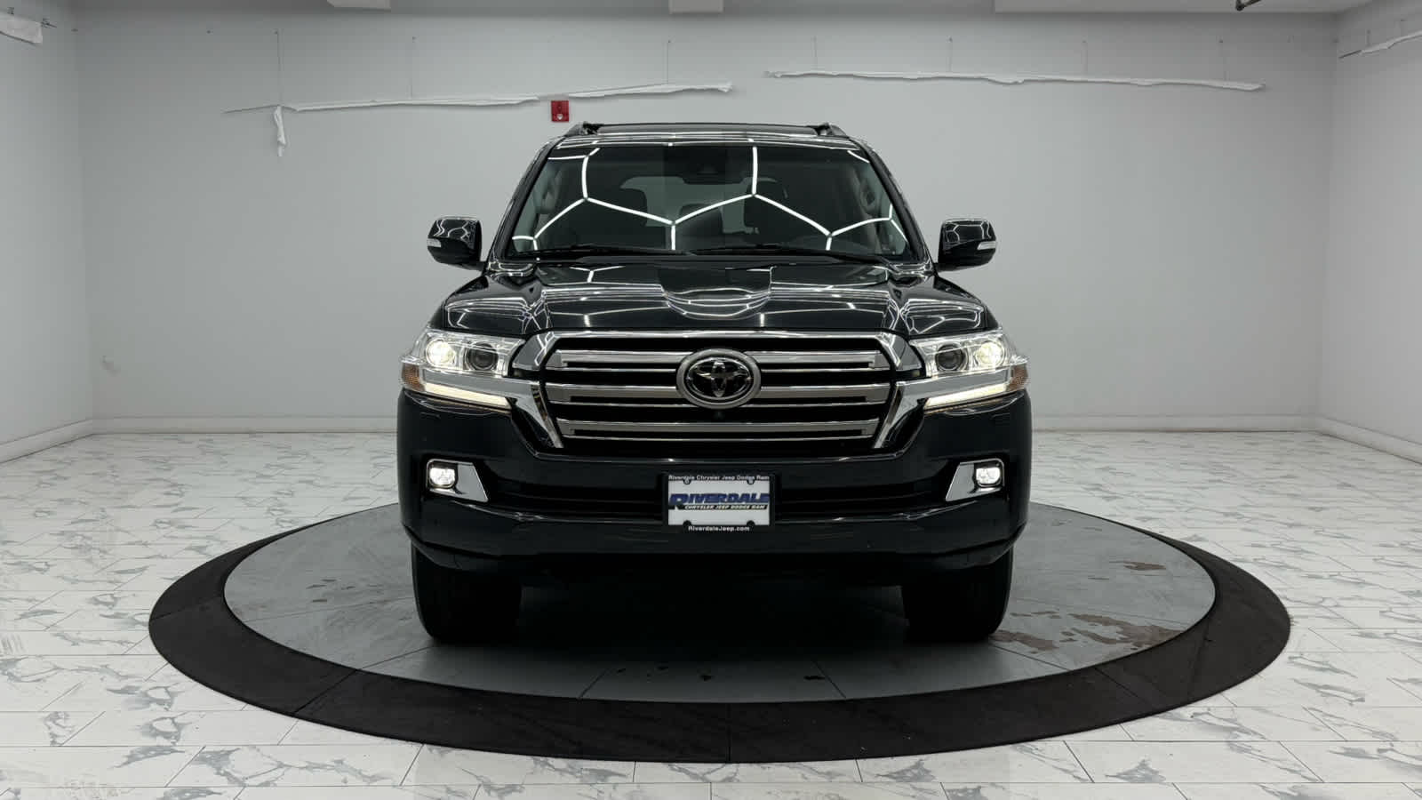 2016 Toyota Land Cruiser Base photo 2