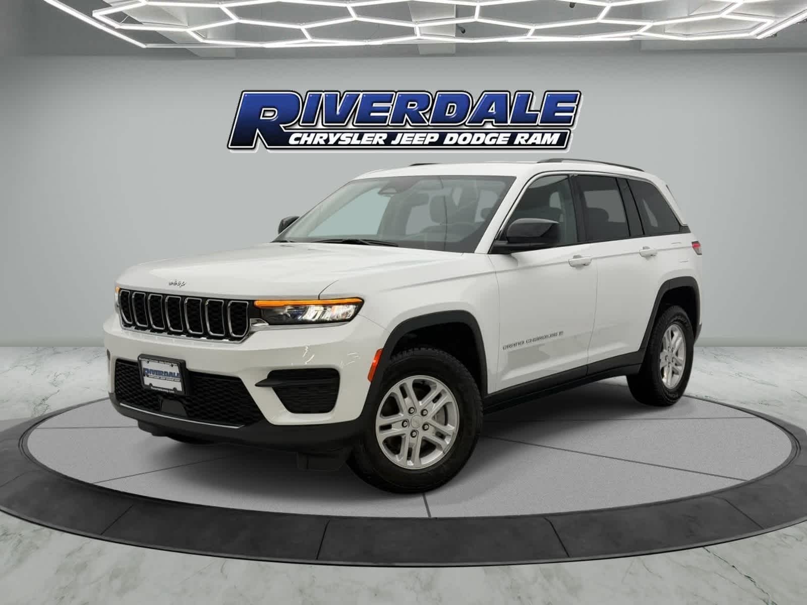 2024 Jeep Grand Cherokee Laredo 4x4's photo