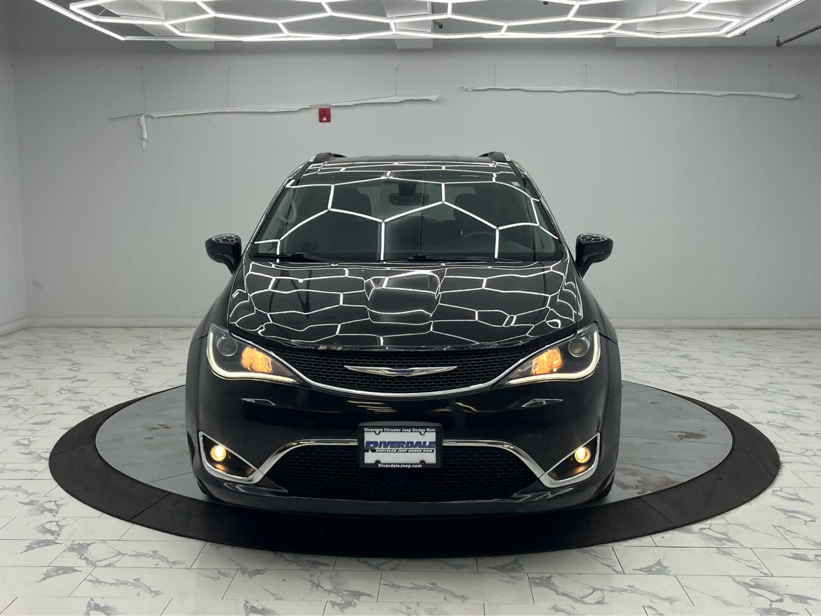 2019 Chrysler Pacifica Touring L photo 3