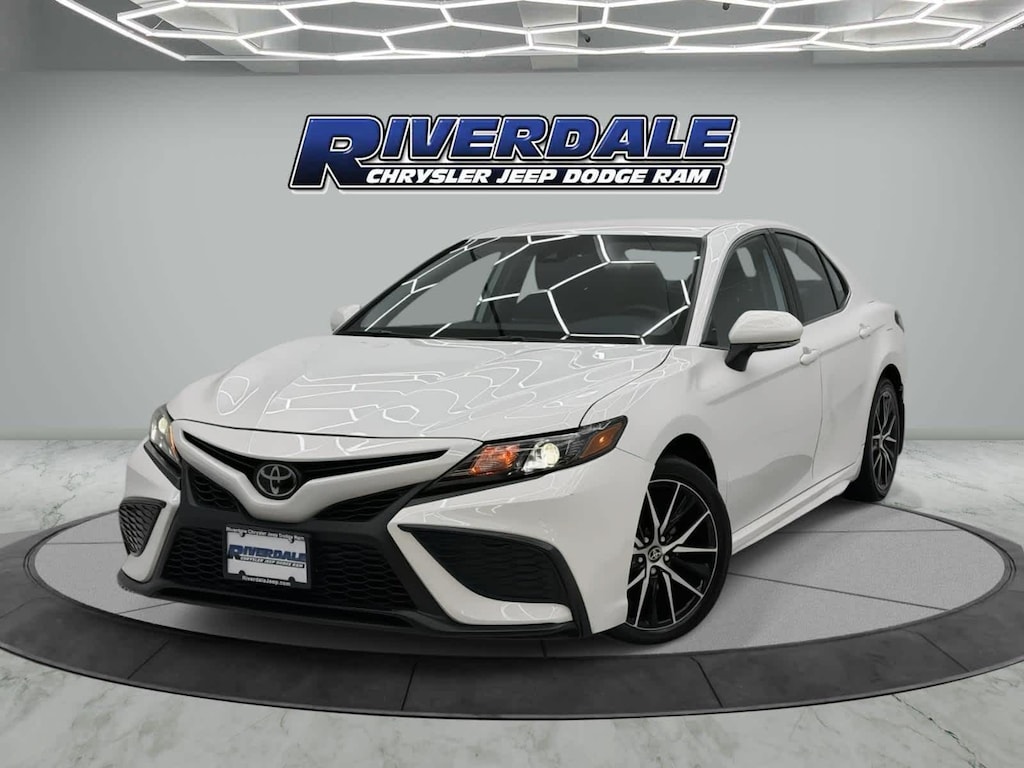 Used 2024 Toyota Camry SE Auto (GS)