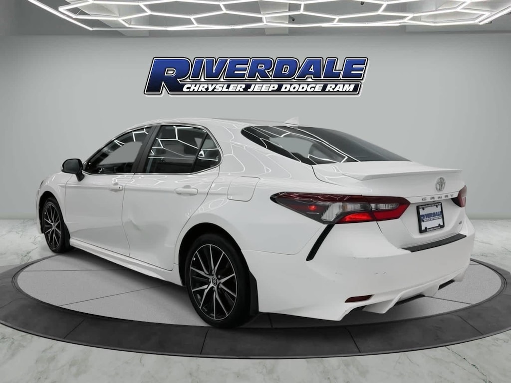 Used 2024 Toyota Camry SE Auto (GS)