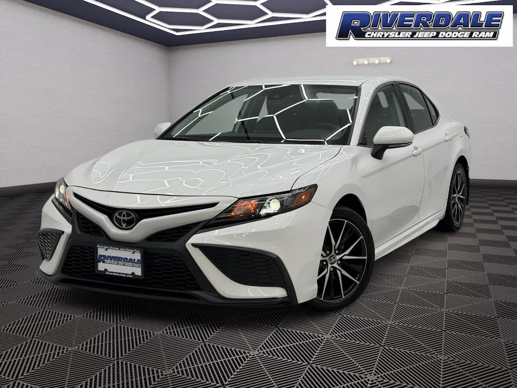 Used 2024 Toyota Camry SE Auto (GS)