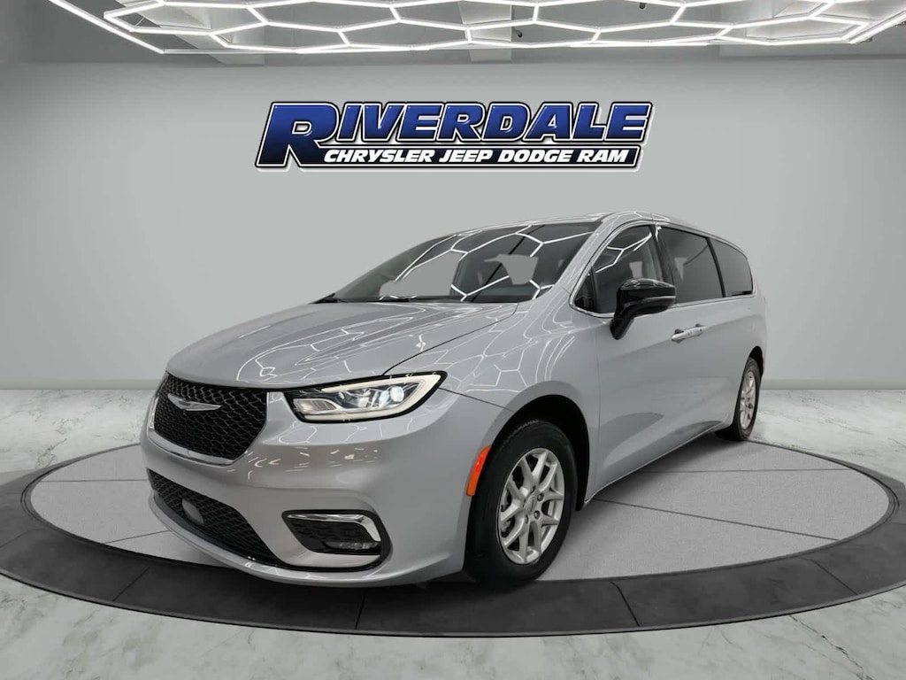 Used 2024 Chrysler Pacifica Touring L FWD