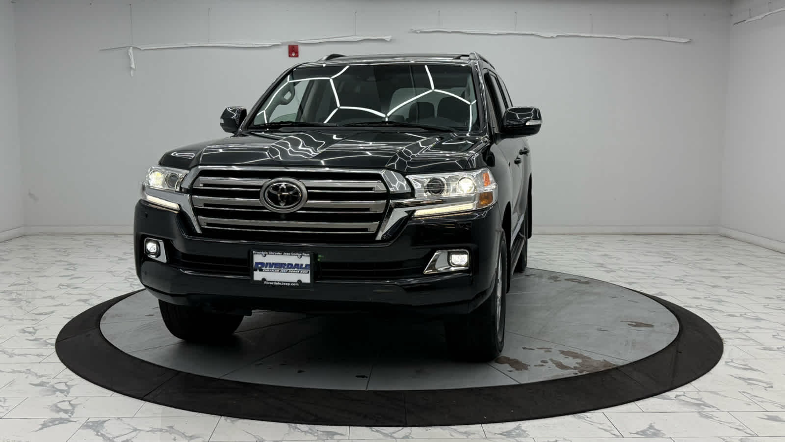 2016 Toyota Land Cruiser Base photo 3