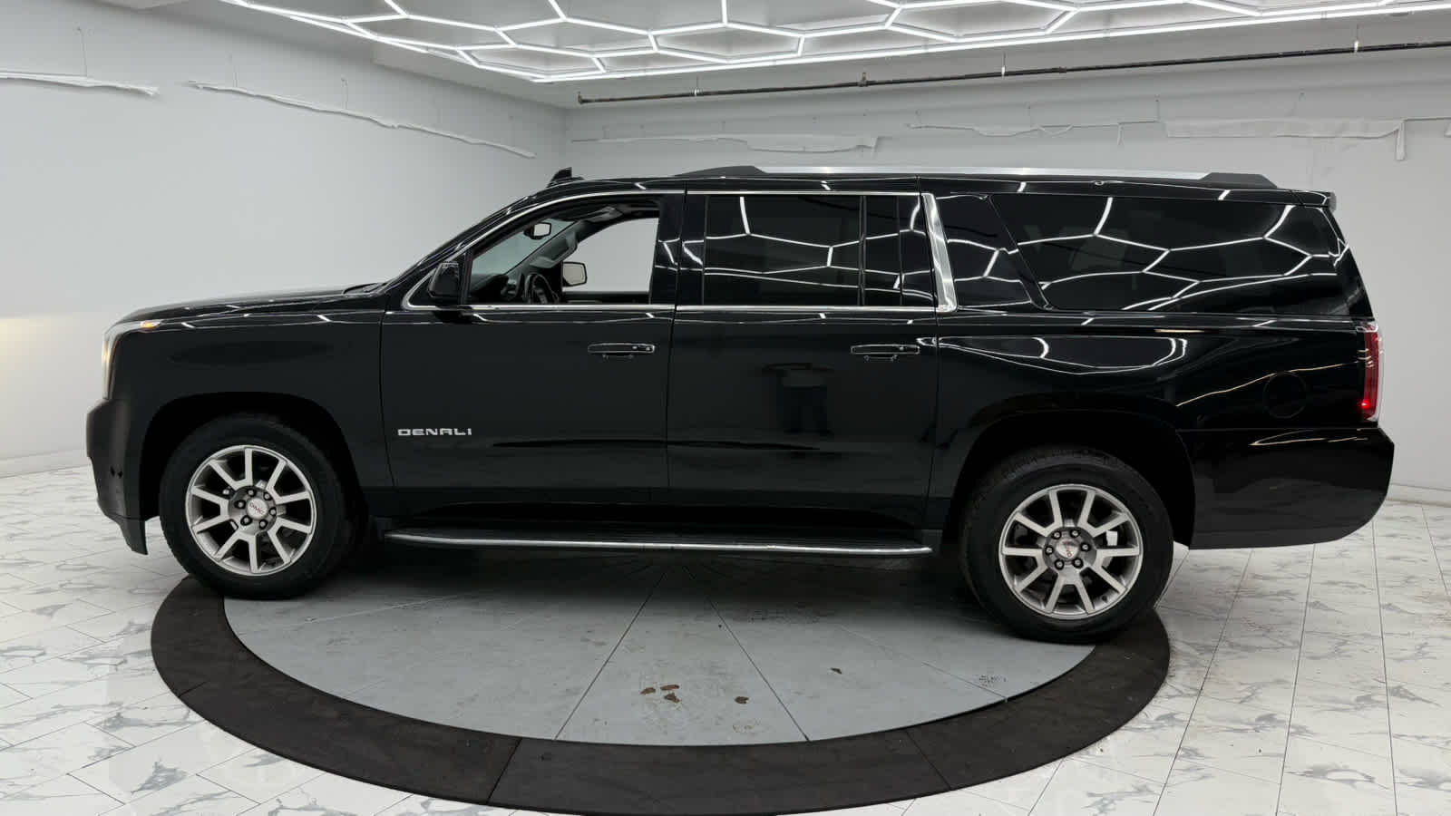 2020 Gmc Yukon XL Denali photo 3